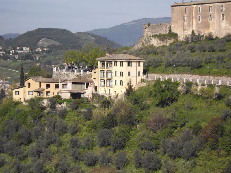 Hotel Gattapone Spoleto Bagian luar foto